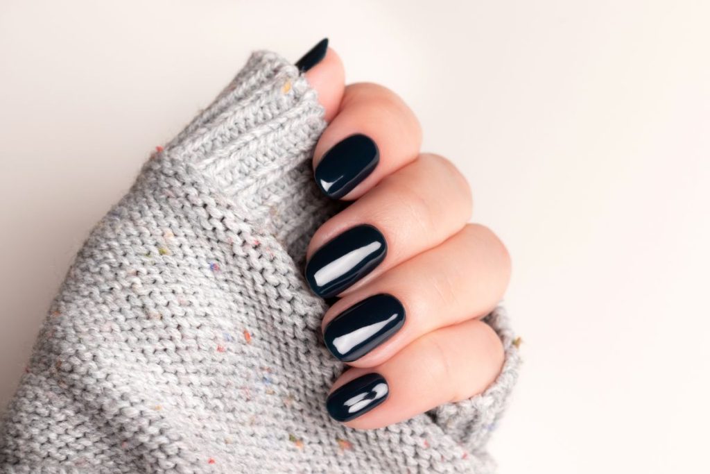 Black short nails