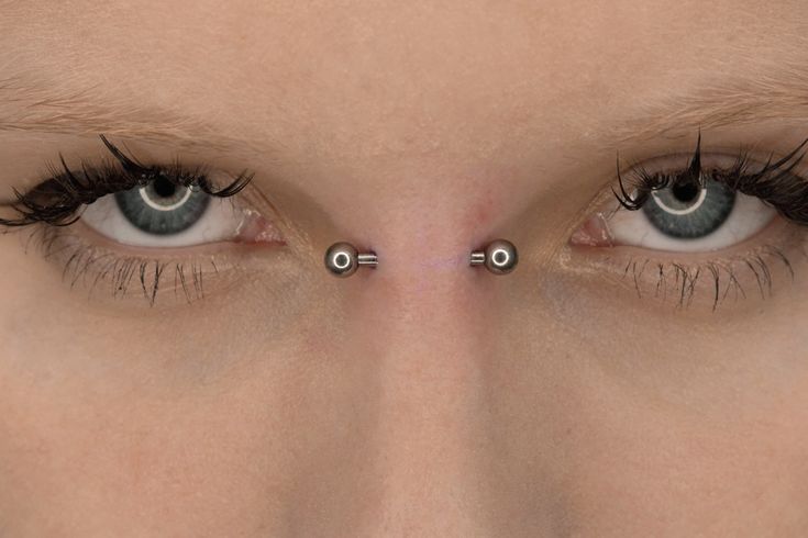 Bridge piercing Photo pinterest.com Elviravon Piercing