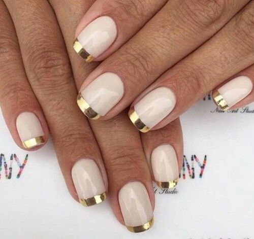 Nail Gold Accents Photo pinterest.com Matyna Rusinek