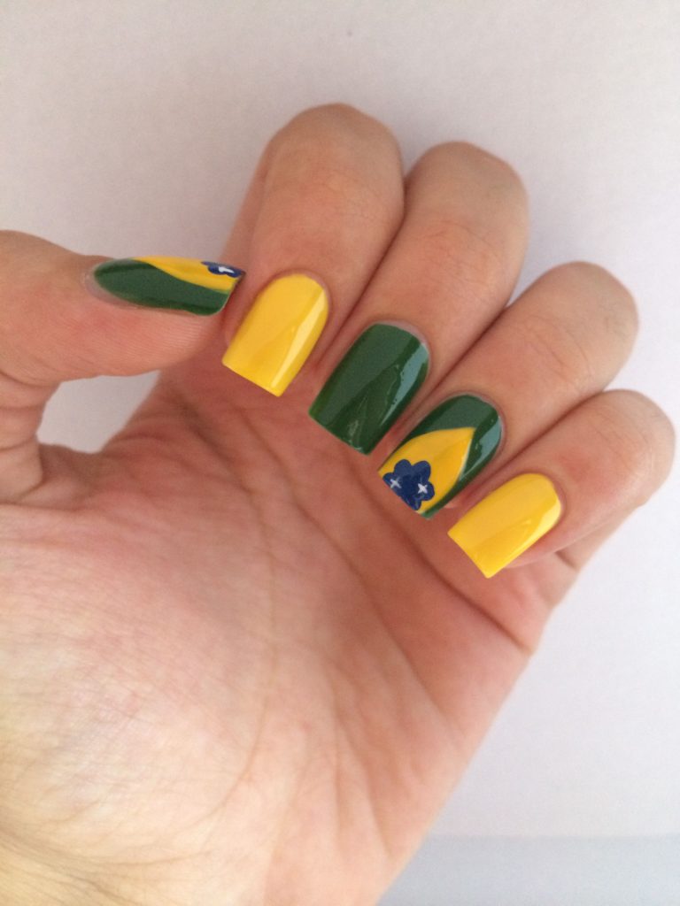 nail art brazilian flag