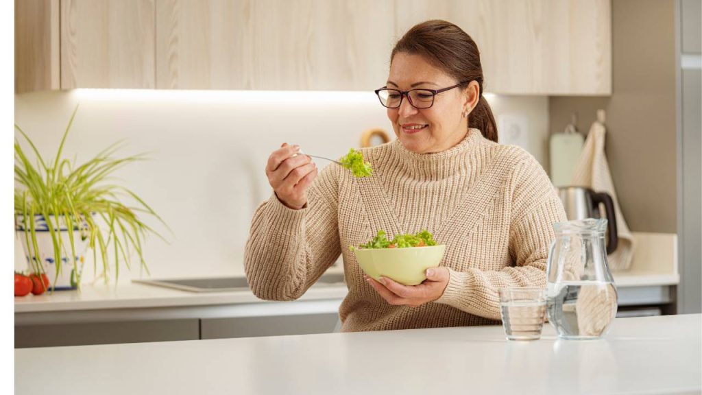 Eating leafy greens to prevent grey hair