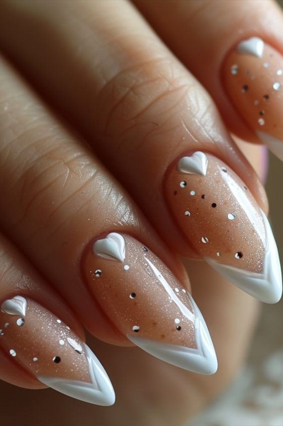 French manicure| Photo: pinterest.com/nailkicks