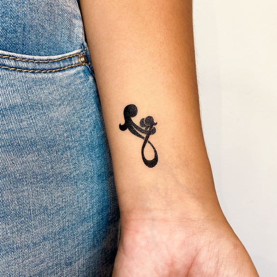 Mother-son Infinity Tattoo| Photo: Pinterest