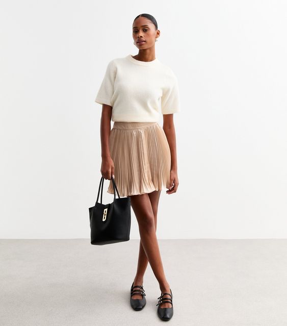 Staples like pleated skirts Photo pinterest.com new look