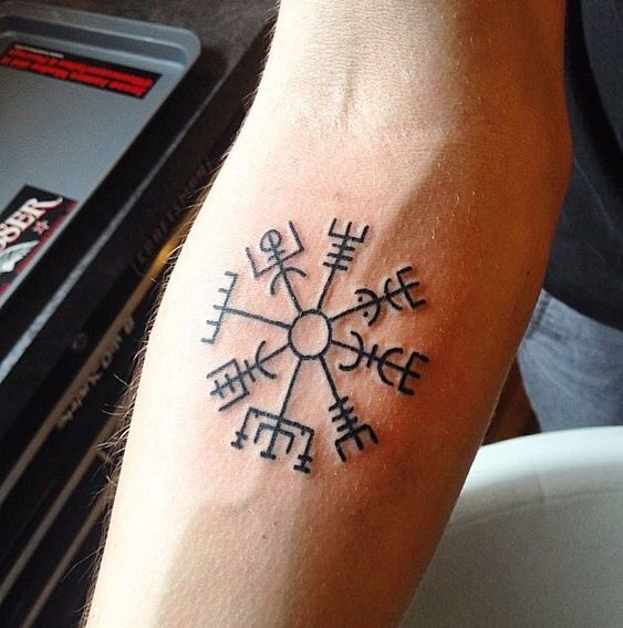 Vegvísir (Viking Compass)| Photo: Pinterest